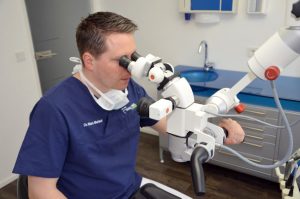 Dentalmikroskop /Zahnarzt Dr. Meisel Nürnberg