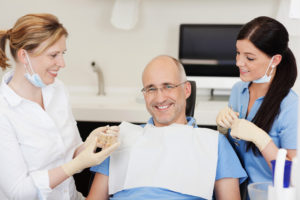 Zahnbehandlung ohne Angst: Sedierung und Vollnarkose | Zahnarzt Nürnberg, Dr. Mark Meisel & Dr. Ulf Meisel